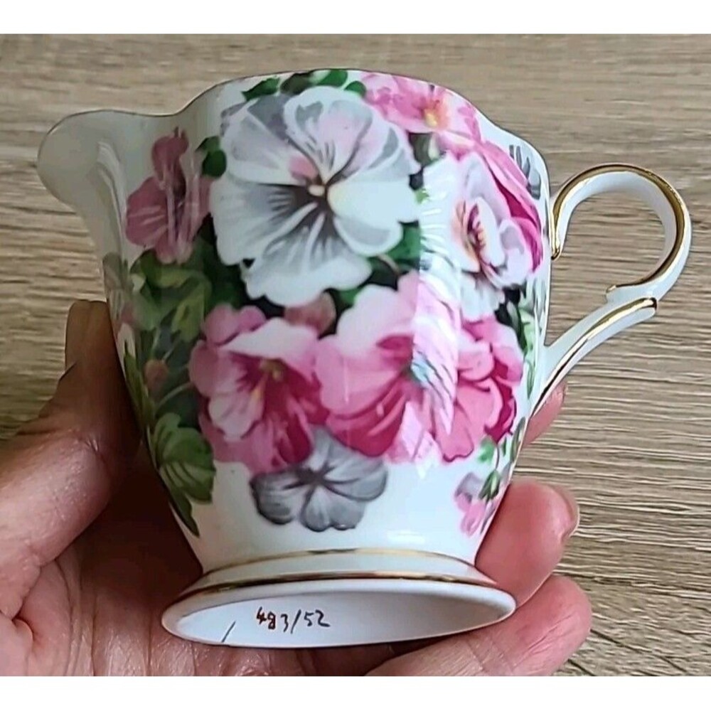 Windsor Bone China Creamer - Made in England *VTG *#52/483 *SEE*